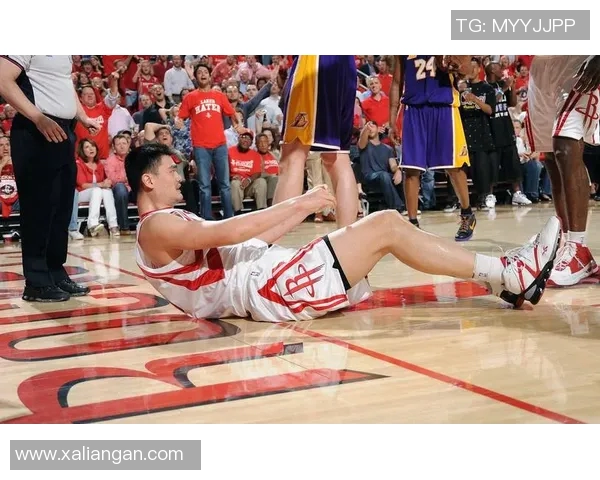 姚明因伤痛苦选择脚趾切除重返赛场的艰难历程与勇气展现 姚明因伤痛苦选择脚趾切除重返赛场的艰难历程与勇气展现