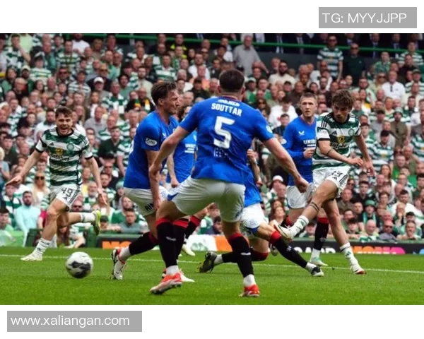 足球明星们的魅力瞬间与赛场氛围完美结合的精彩瞬间图集 足球明星们的魅力瞬间与赛场氛围完美结合的精彩瞬间图集