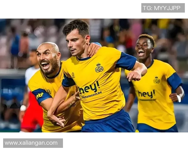 罗斯与足球明星同框合影展现友谊与运动精神的精彩瞬间