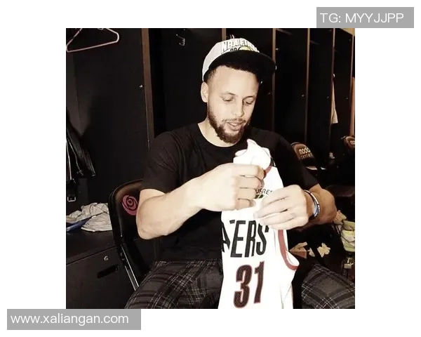 篮球场上的男明星们展现风采与魅力的精彩瞬间 篮球场上的男明星们展现风采与魅力的精彩瞬间